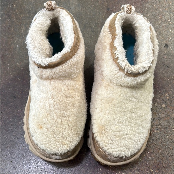 UGG platform boots - Picture 1 of 5